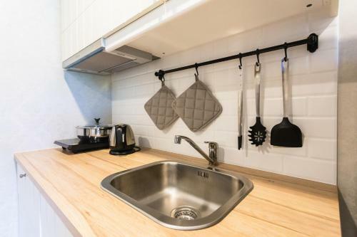 Awesome 1 Bed 1 Bath Apartment With Garden View, Pool, Wifi, Beach