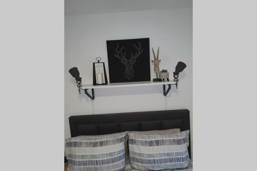 Entire Apartment! 2 Double Beds, Sleeps Upto 4