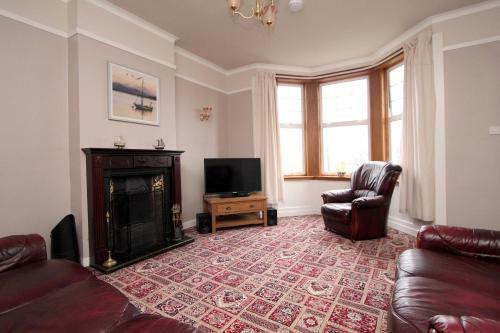 Three Bedroom Holiday House In Oban