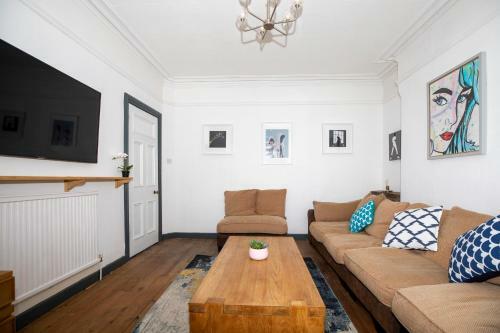 Arthouse - Lovely, Spacious And Elegant 5bed House