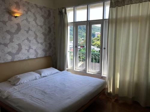 Century Suria Seaview + 3 Bedroom Apartment