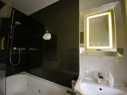 Apartamento Elegant And Cosy Flat With Jacuzzi Bath