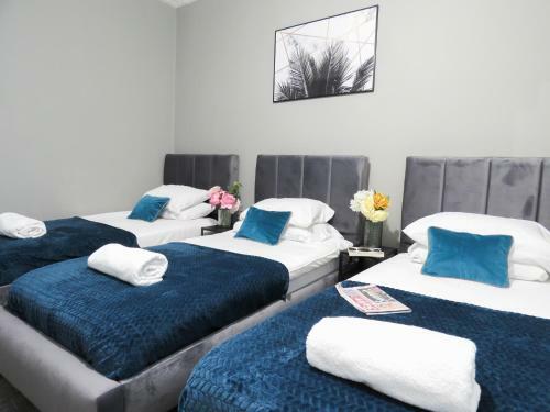 Tudors E Suites 3 Bedroom House With Garden