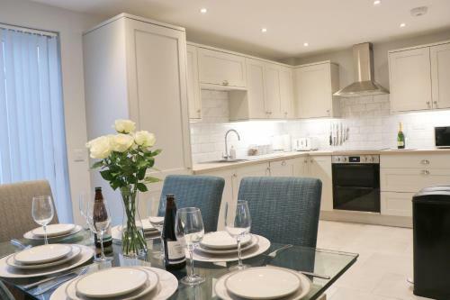 Townhouse, Close To Harbour With Sea Views