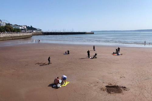 Devon Beach Station