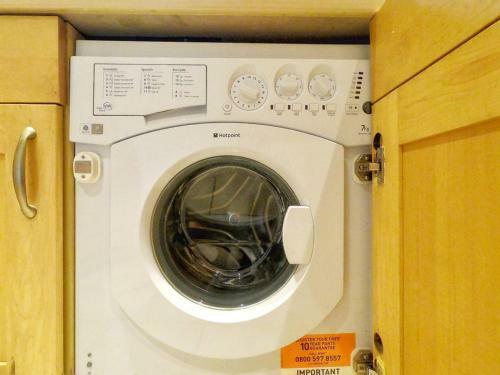 Central Spacious & Stylish Apartment With Free Parking
