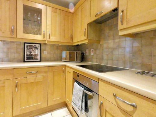 Central Spacious & Stylish Apartment With Free Parking