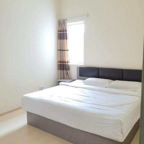 Oyo Home 90354 Camlodge Royal Lily