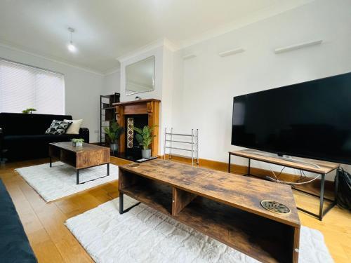Boleyn Avenue By Incredible Stay