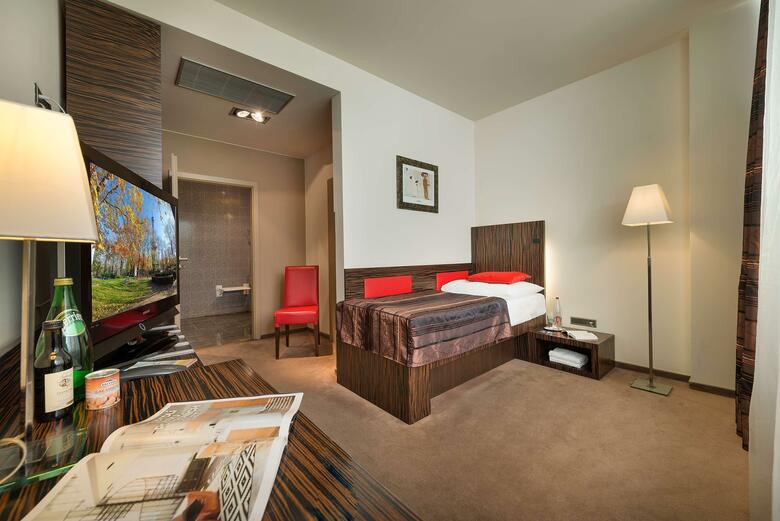 Ea Hotel Crystal Palace