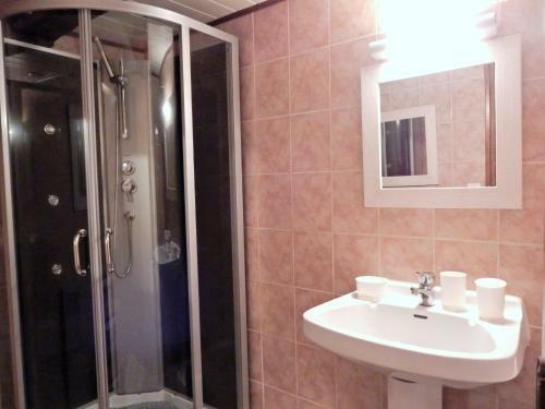 Holiday Home Le Pradal Villeneuve D Allier