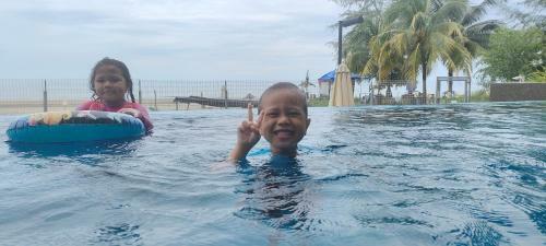 Hostal Timurbay Seaview & Poolview By Zuhayr Suite