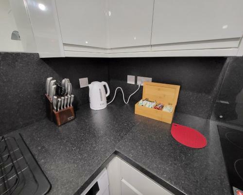 Stylish Modern 2 Bedroom Apartment With Parking