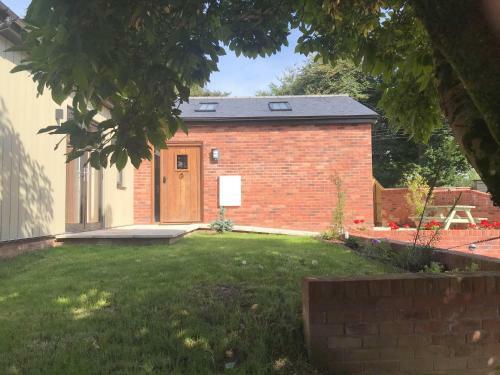 Delightful Detached Cottage In Village Centre