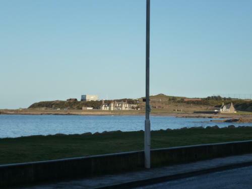 Poppys Cottage - A Charming Seafront Cottage