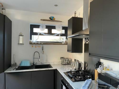 Porthcawl 2 Bedroom Self Contained House Sleeps 4