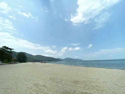 Apartamento By The Sea Beachfront Home