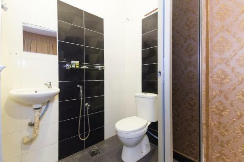 Oyo 439 Night Queen Hotel