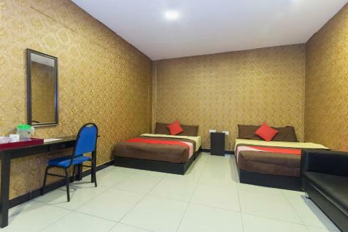Oyo 439 Night Queen Hotel