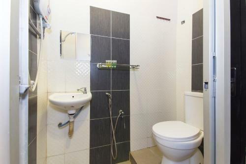 Oyo 439 Night Queen Hotel