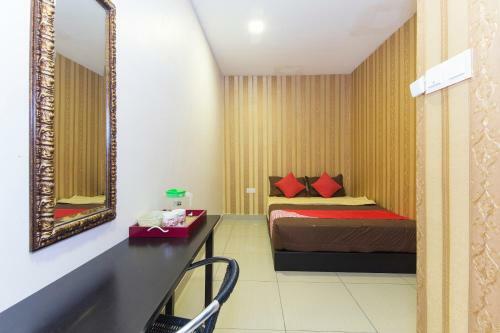 Oyo 439 Night Queen Hotel