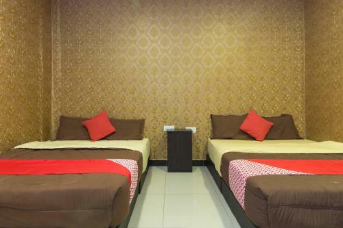 Oyo 439 Night Queen Hotel