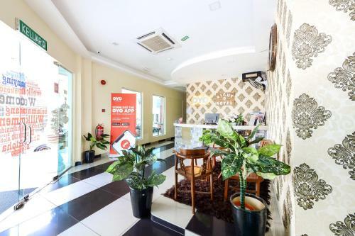 Oyo 439 Night Queen Hotel