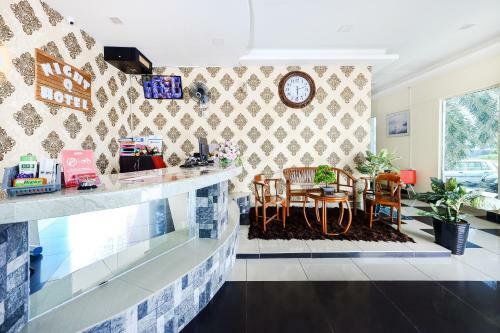 Oyo 439 Night Queen Hotel