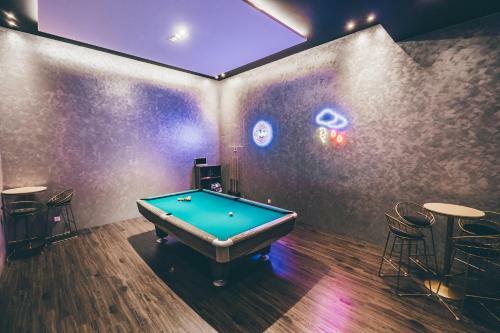 Hostal J Residence