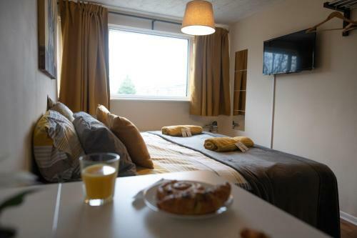 Hostal New Roomy Rooms In Reading 3