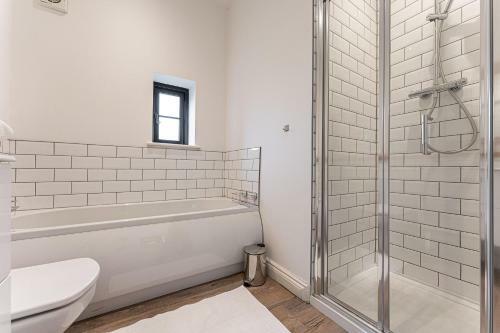 Luxury Converted 1 Bedroom Rugby, Near M1 And M6