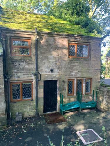 The Cottage, Grotton Hall, Lydgate, Saddleworth