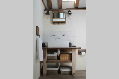 The Dovecote - Unique Self-contained 1bed Renovated Barn