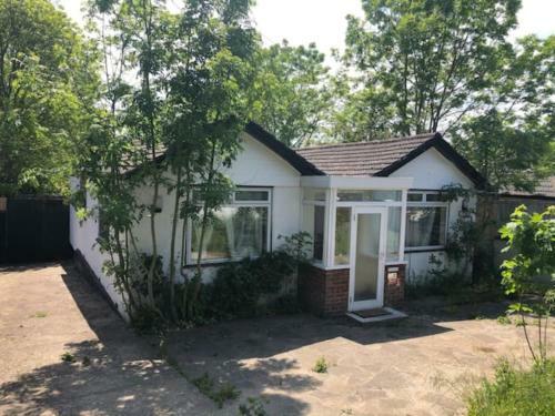 Whole House Cottage With Parking And Huge Garden