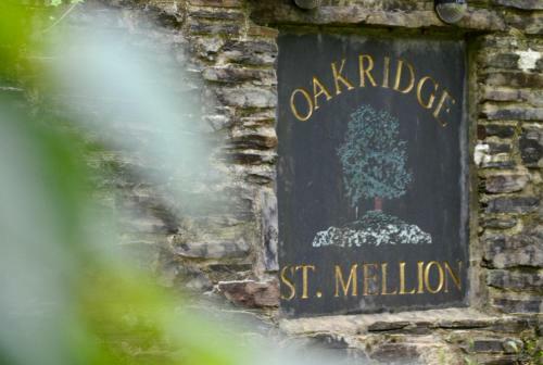The Nineteenth, Oakridge St Mellion, Free Golf/spa