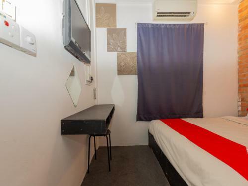 Oyo 44032 Zzz Hotel