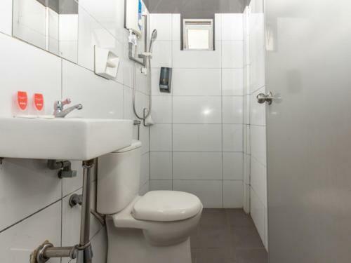 Oyo 44032 Zzz Hotel