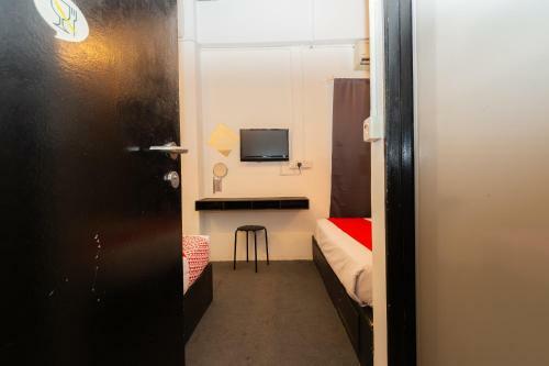 Oyo 44032 Zzz Hotel