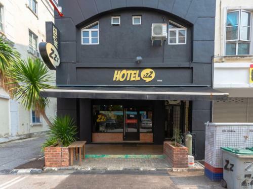Oyo 44032 Zzz Hotel