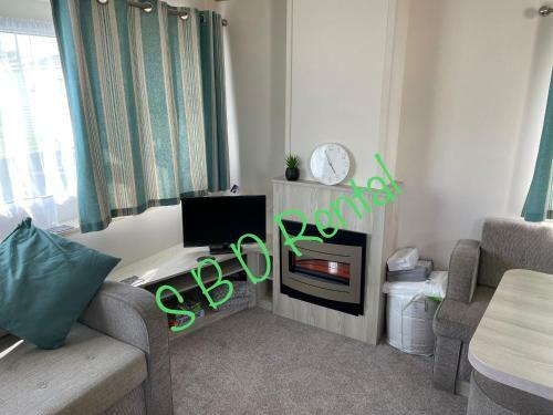 Summer Breeze Deluxe Caravan Rental