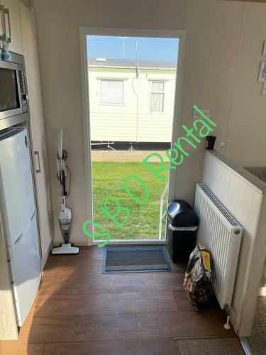 Summer Breeze Deluxe Caravan Rental
