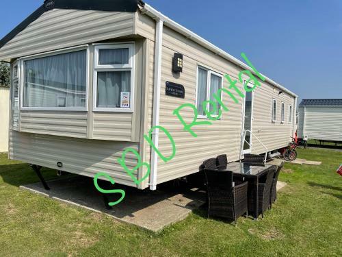 Summer Breeze Deluxe Caravan Rental