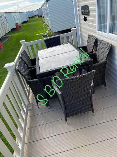 Summer Breeze Deluxe Caravan Rental