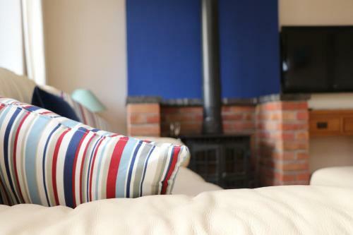 Holiday Bungalow, Short Drive To 7 Beaches!