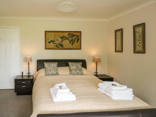 The River House Avon Valley Stonehenge