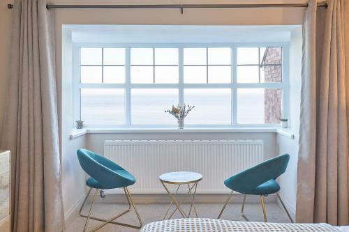 Host & Stay - 'salty' Seaview