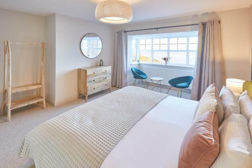 Host & Stay - 'salty' Seaview