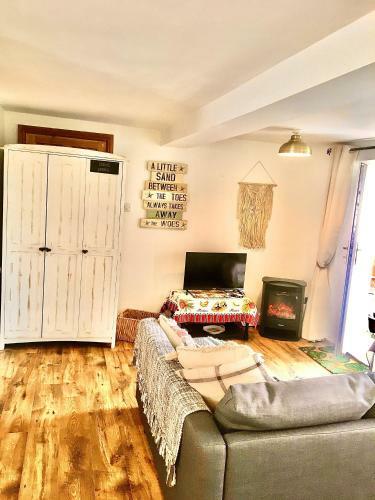 Hostal Wheelhouse - Grinkle Bell Cottage