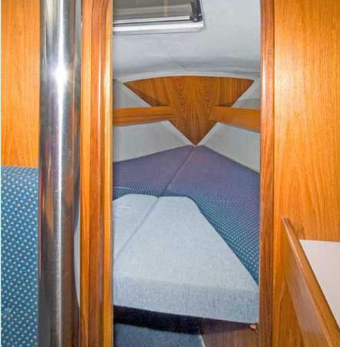Cosy Sailing Boat Glamping Accommodation On The River In Sandwich
