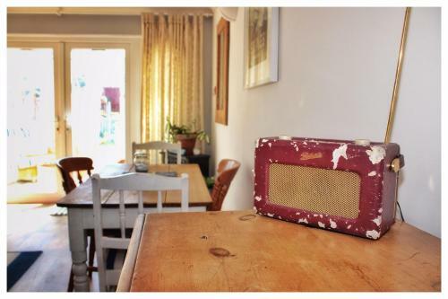 Apartamento Self Contained Flat With Private Garden & Parking